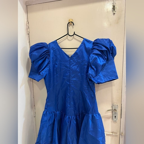 Blue silk gown - Picture 3 of 9